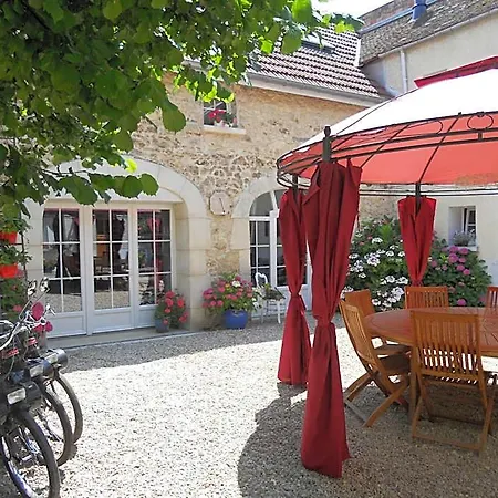 Les Mille Et Pierres 住宿加早餐酒店 Mareuil-le-Port