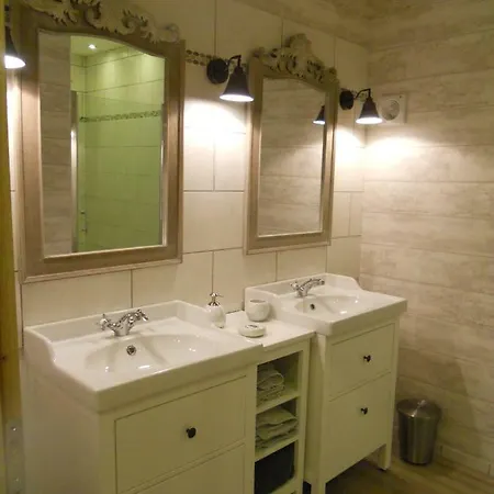 Les Mille Et Pierres Bed & Breakfast 3*