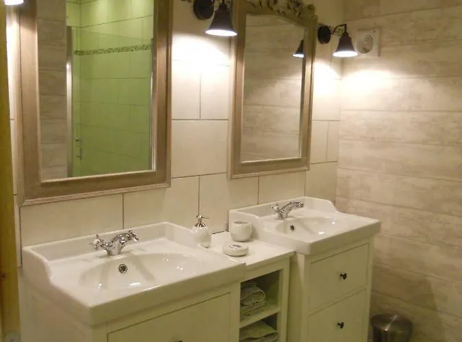 Les Mille Et Pierres Bed & Breakfast 3*